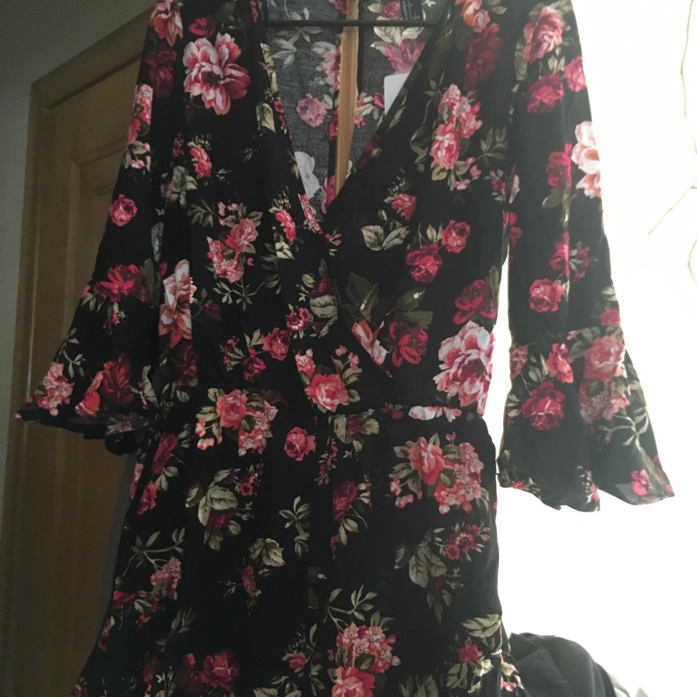 ☀️FLORAL ROMPER🌹